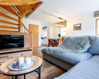 Chalet in Obertraun near Krippenstein Ski Area - 奧巴特勞恩 - 客廳