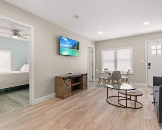 Fully Renovated Steps to Beach The Americana - Hampton - Living room