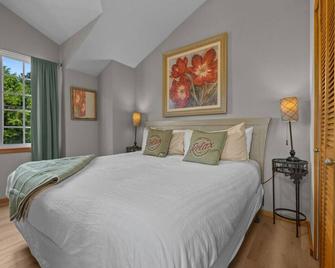 3 Orca Bay: Cozy Town Home | Walk to Beach | Dog-Friendly - Cannon Beach - Bedroom