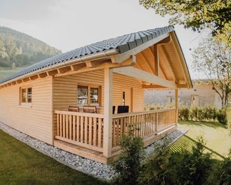 Log cabin, 60 sqm, 2 bedrooms, wooden terrace with garden, max. 4 persons - Baiersbronn - Gebäude