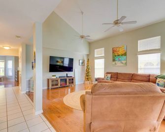 Weeki Wachee River Home On Main River By - Spring Hill - Living room