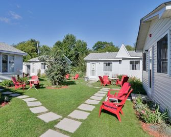 Oakwood Motel - Gravenhurst - Patio