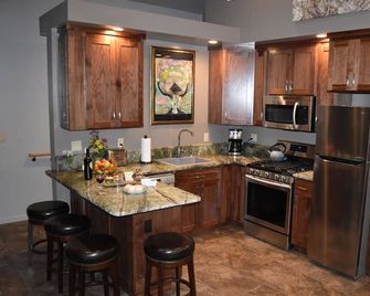 Modern Elegance at Apartment A in Arcata - Arcata - Küche