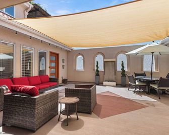 Heart of Cherry Creek | Group Retreat | Hot Tub - دنفر (كولورادو) - شرفة مرصوفة