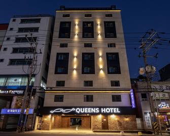 Queens Hotel Seomyeon Busan - Pusan - Budynek