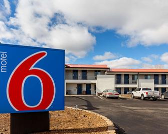 Motel 6 Show Low - Az - Show Low - Building