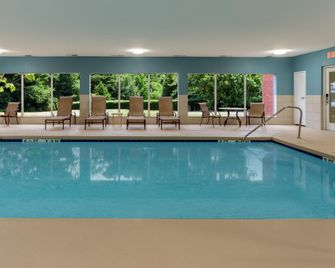 Holiday Inn Express & Suites Charlotte- Arrowood By IHG - Charlotte - Pool