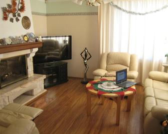 Pirita Villa, 3 bedroom and sauna. - 塔林 - 客廳