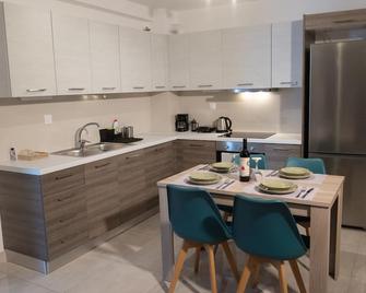 Modern spacious apartment located in Piraeus (B8) - Pireus - Kuchnia
