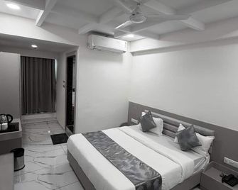 The 7 elevan hotel - Sānand