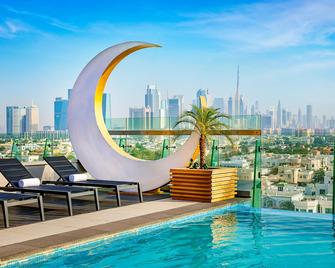 Element Al Mina, Dubai - Dubaï - Piscine