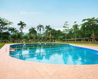 Paragon Resort - Ba Vi - Piscina