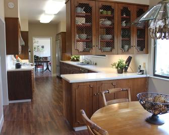 Large wine country house on private vineyard - Hopland - Kitchen