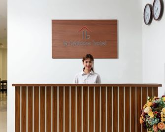 La Batisse Inn Hotel Hanoi - Hanoi - Front desk