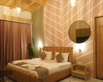 Uptown Kingdom The Luxury Homestay - Mukteshwar - Bedroom