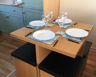 Widemouth Waves Holiday Chalet - Bude - Salle à manger