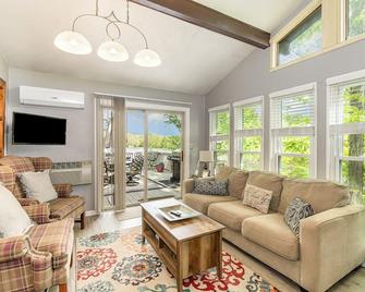 On Golden Pond - Fairfield - Living room