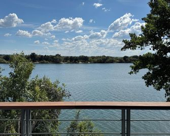 The Victoria Falls Waterfront - ลิฟวิงสโตน - ระเบียง