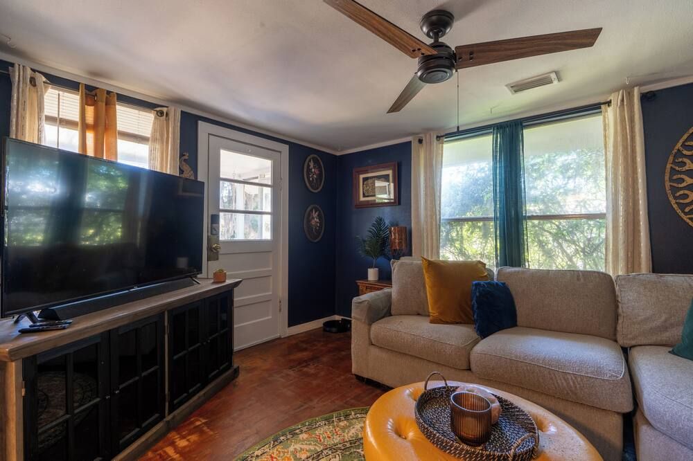 Artsy, Pet-Friendly, Relaxing Escape Near St. Andrews Bay in Panama City Florida - פנמה סיטי - סלון