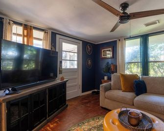 Artsy, Pet-Friendly, Relaxing Escape Near St. Andrews Bay in Panama City Florida - Panama City - Sala