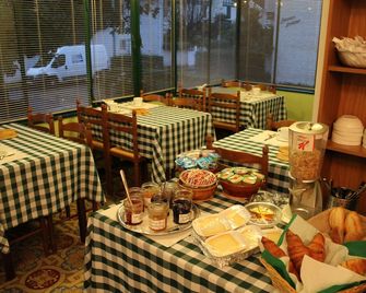 Hôtel Montilleul - Pau - Buffet