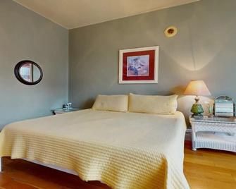 Large Historic District Apartment with City View - Portsmouth - Спальня