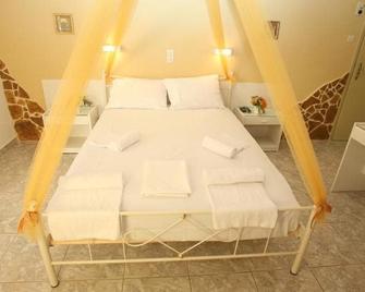 Hotel Liberty 1 - Agia Marina - Bedroom