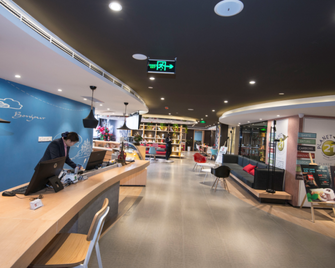 ibis Luoyang Baolong Square Hotel - Luoyang - Rezeption