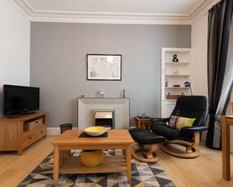 Armadale Apartment - Fort William - Living room