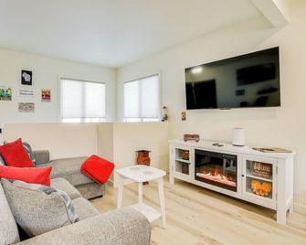 2 Mi to Lake Michigan: Family-Friendly Home - Manitowoc - Huiskamer