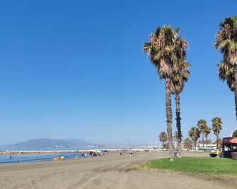 Luxe Studio met Ruim Privé Terras op 20 Meter van het Strand - Málaga - Playa