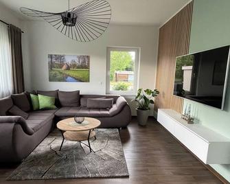 Vacation apartment on the Gurkenradweg with terrace - Werben - Sala de estar