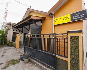 Spot On 1842 Cevilla Bnb Residence Syariah - Banyuwangi