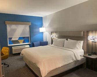 Holiday Inn Express & Suites San Antonio - Frost Bank Ctr By IHG - San Antonio - Bedroom