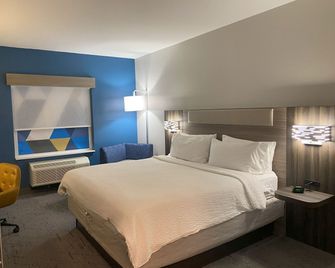 Holiday Inn Express & Suites San Antonio - Frost Bank Ctr By IHG - San Antonio - Bedroom