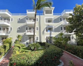 Deluxe Studios Playa Los Corales - Punta Cana - Building