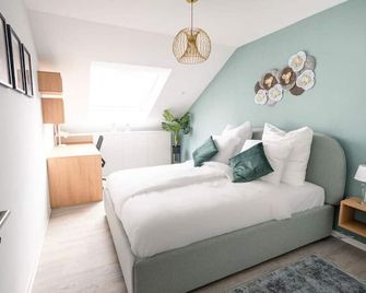 Deluxe Suite - Parking - Workspace - Gießen - Bedroom