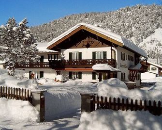 Vacation apartment/apartment for 3 guests with 60m² in Wallgau (73471) - Wallgau - Edificio