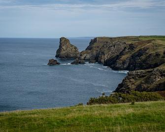 Finest Retreats - Garden Coombe - Tintagel - Beach