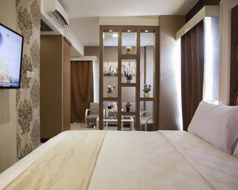 Jle's Hotel - Manado - Bedroom