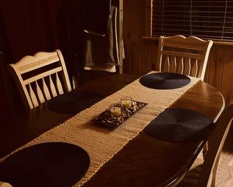 Yatesville Lake Cabin - Marina - Louisa - Dining room