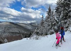 S4 Ski Slope Views Bretton Woods condo with easy access to Mt Washington Skiing White Mountains - Carroll