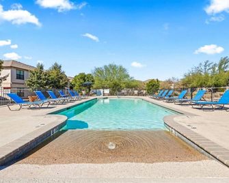 3br2ba - Pool - Gym - Lounge - Elmendorf - Piscina