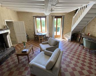 Secret cottage in Perche National Natural Park / Bohemian House in the heart of Perche - Saint-Jouin-de-Blavou - Sala de estar