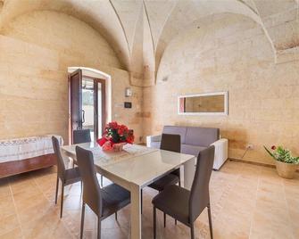 Casetta Annarosa by BarbarHouse - San Pancrazio Salentino - Comedor