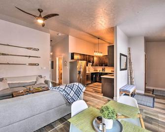Buena Vista Condo half Mile to River and Main St! - Buena Vista - Wohnzimmer
