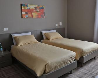 Piazza Italia - Rooms for Rent - Foggia - Chambre