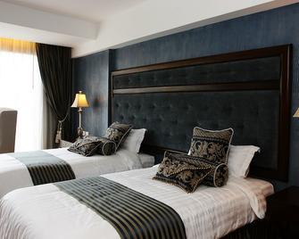 Hotel Celeste - Makati - Yatak Odası
