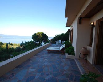 Beautiful Fully Furnished Villa Completely Private With Amazing View - Skiathos - Balcon