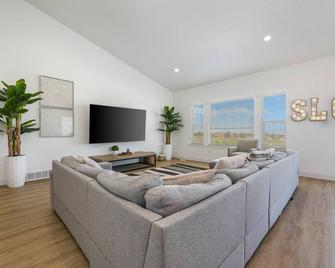 Brand New Construction Home In Slc - Kearns - Living room